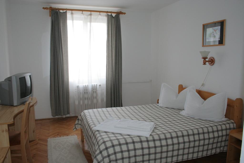 Hotel Merkur Miercurea Ciuc Δωμάτιο φωτογραφία