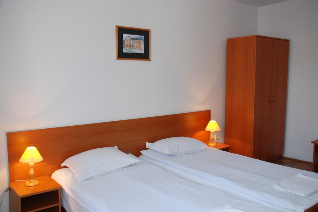 Hotel Merkur Miercurea Ciuc Δωμάτιο φωτογραφία